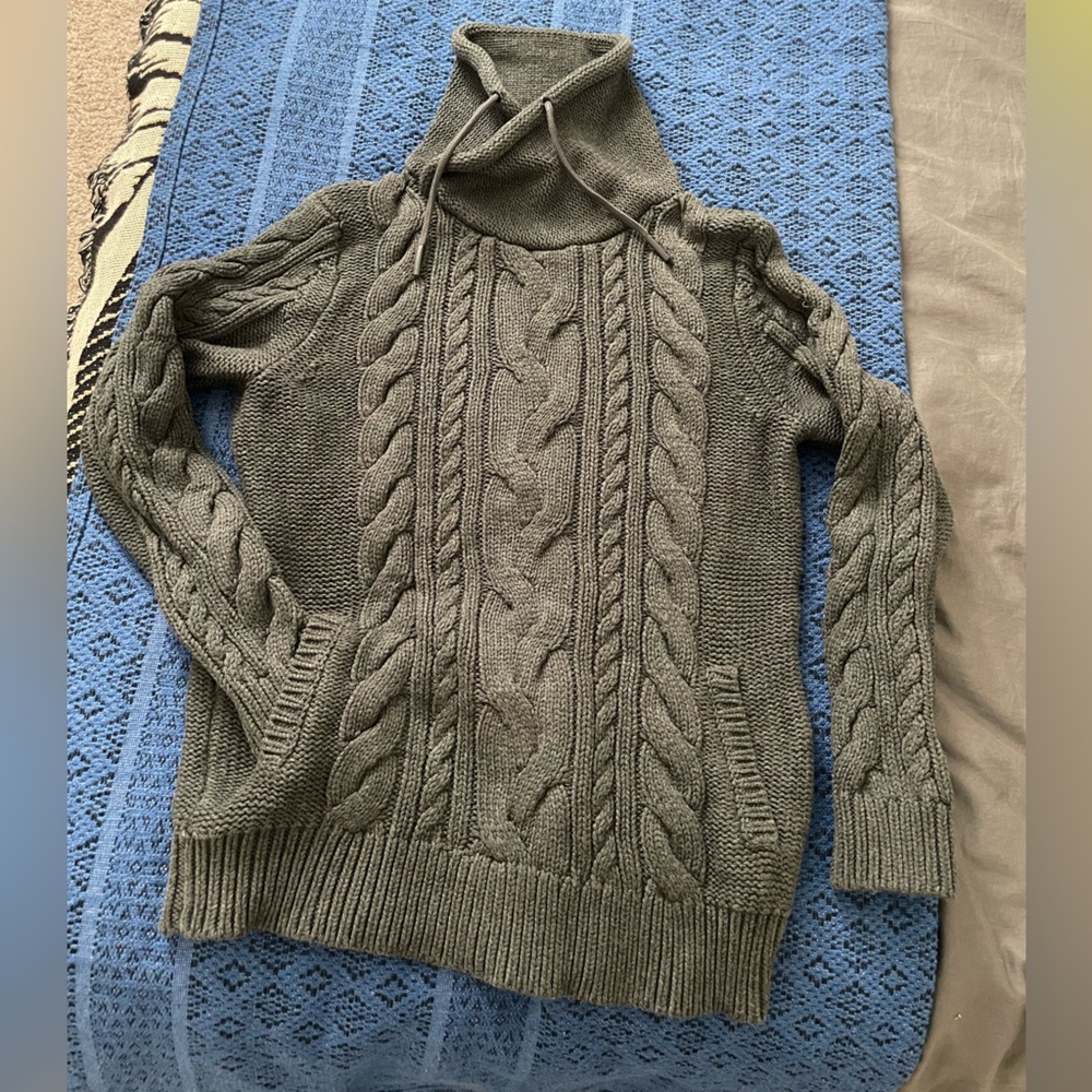 L.L. Bean Signature Cotton Gray Funnel / Cowl Neck Cable Knit Sweater (pockets!)
